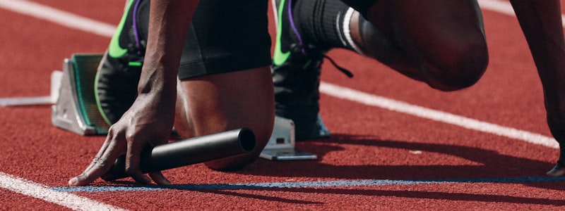 足球战术分析文章配图 - 球员在场上跑位的战术板示意图