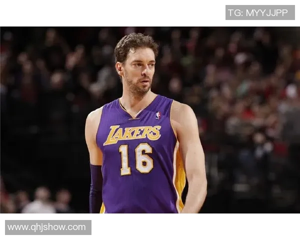 【今日NBA球员穿搭】 阿夫迪亚90年代感 坦普尔万年不变西装马甲