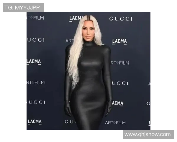 皮尔斯批评金·卡戴珊：女性都在模仿你隆鼻&丰臀 你要负很大责任